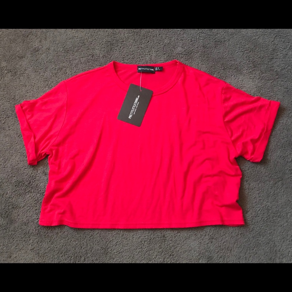 PrettyLittleThing Basic Roll Sleeve Crop T-Shirt - Picture 2 of 9